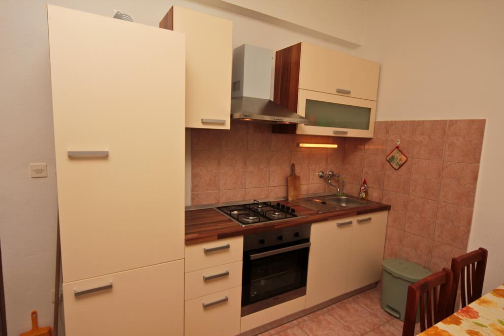 Apartments Toni Two Igrane Kültér fotó